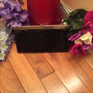 Women’s black wallet